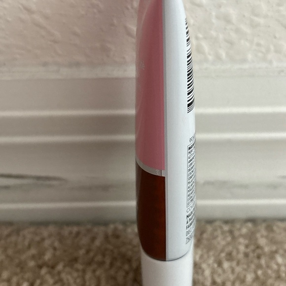 Covergirl Clean Fresh Skin Milk Nourishing Foundation, 1FL OZ, 640-Dark new - Picture 4 of 11